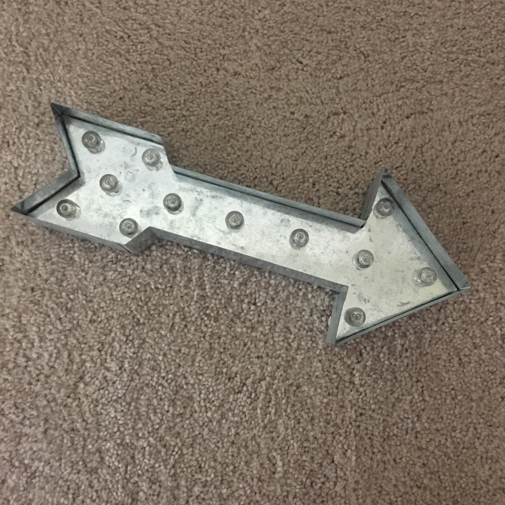 Light Up Arrow Sign